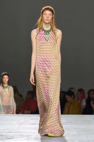 Look 16